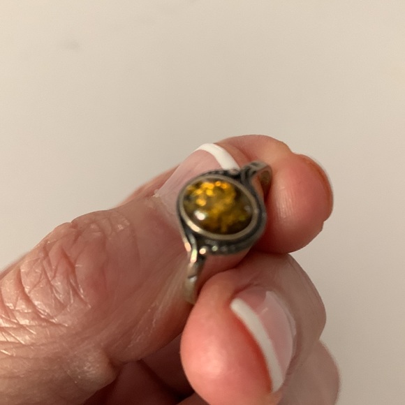 Green Amber Sterling Silver Ring - Picture 3 of 6